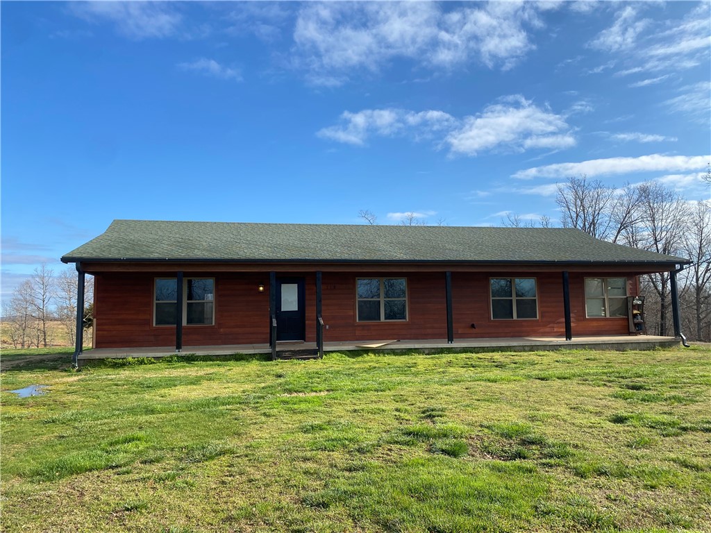 4 bedroom 2 bath home on 4 acres, covered front porch and 16x30 back deck, Master bedroom has walk-in closet with separate whirlpool tub.