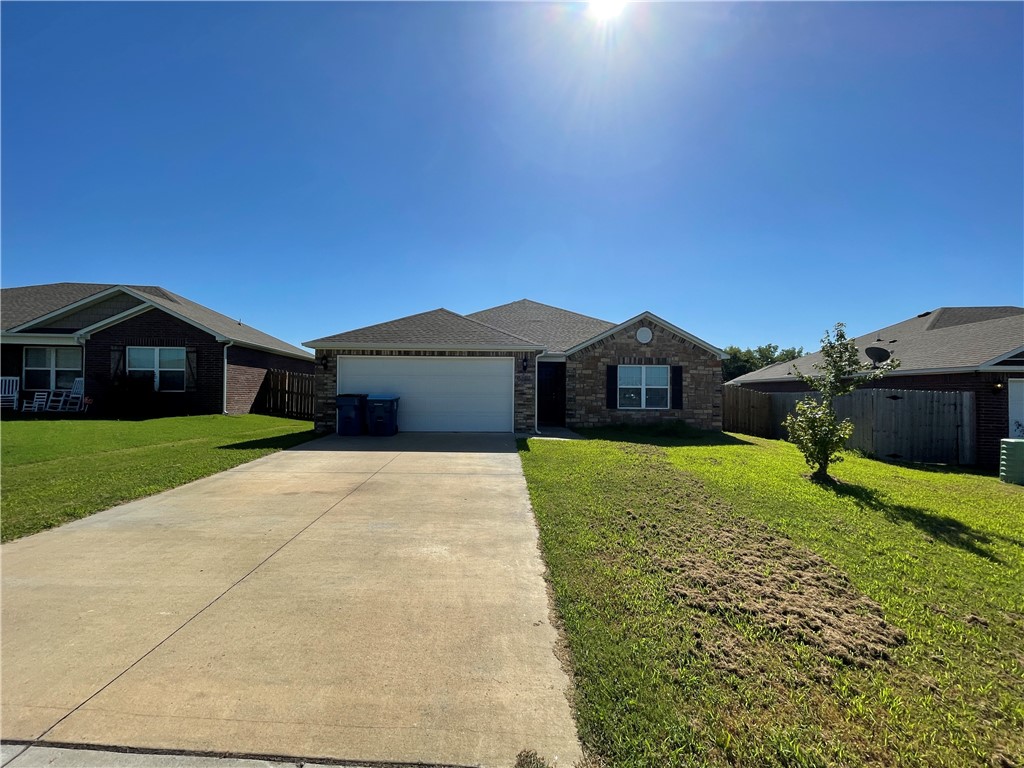 Very nice home in the Providence Village Subdivision. Features include 3 bedrooms, 2 full baths. Laminate
plank flooring, carpet in bedrooms. Granite counters. 2 car garage, Huge back yard !!