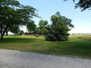 Beautiful Views! Located 1 mile from Kings River Access. Wonderfuly kept Brick Home on paved road, 30x40 Shop, 24x36 Shed, on 31 acres M/L of hay pastures. Home built in 1997 approx. 1,989 sq.ft. 2 car attached garage with storage above, 3BR, 2.5BA. Tile floors and marble top sink's in bathrooms, 2x6 walls, double pane windows, all kitchen appliances, oak cabinets, new dishwasher,