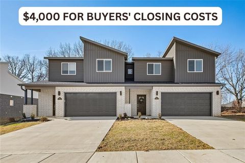 Photo of 646 Sun Meadows Loop, Centerton, AR 72719 (MLS # 1334247)