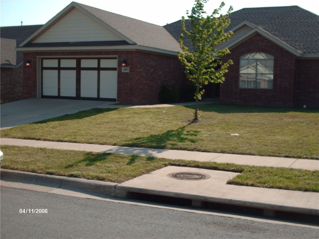 All brick 4 bedroom, 2.5 bath home with 2 car garage in West Fayetteville. Jetted tub & separate shower in master bath, fireplace, 2 living areas, eat in kitchen, formal dining, covered back patio.