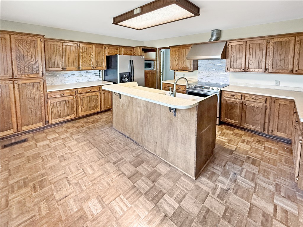 Country Club Estates - Residential