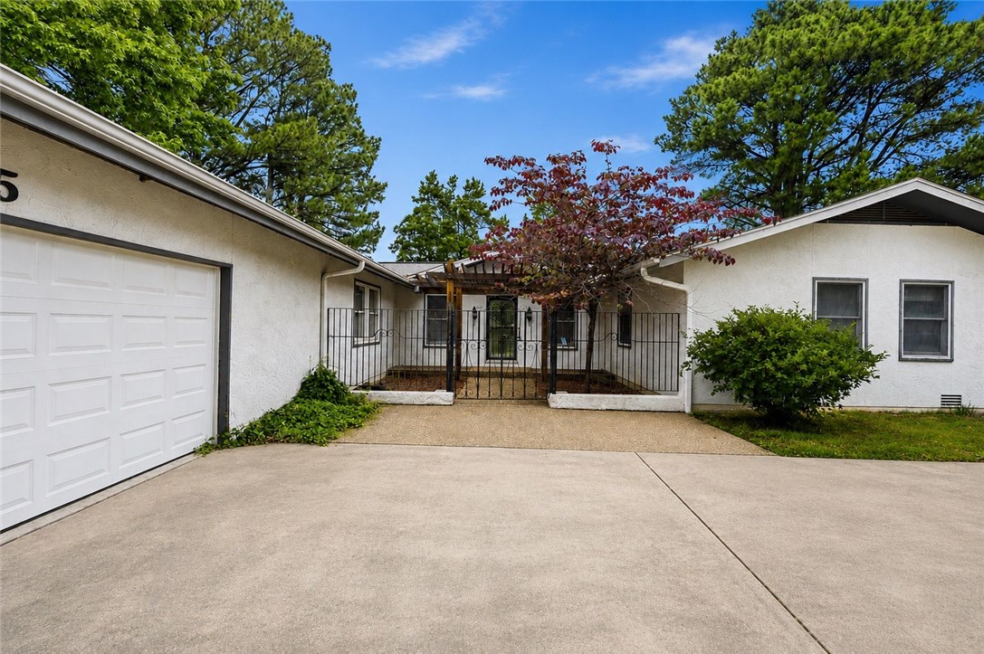 Country Club Estates - Residential