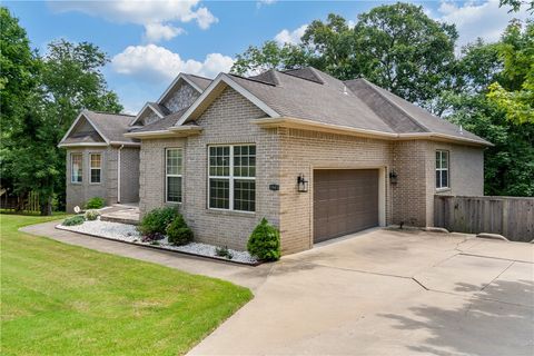 Single Family Residence in Fayetteville AR 3965 Caston Drive 1.jpg