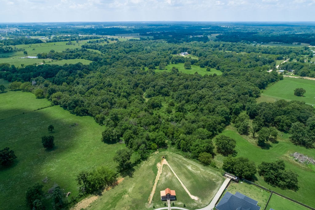 SUBDIVISION 20-20-31 CENTERTON - Land