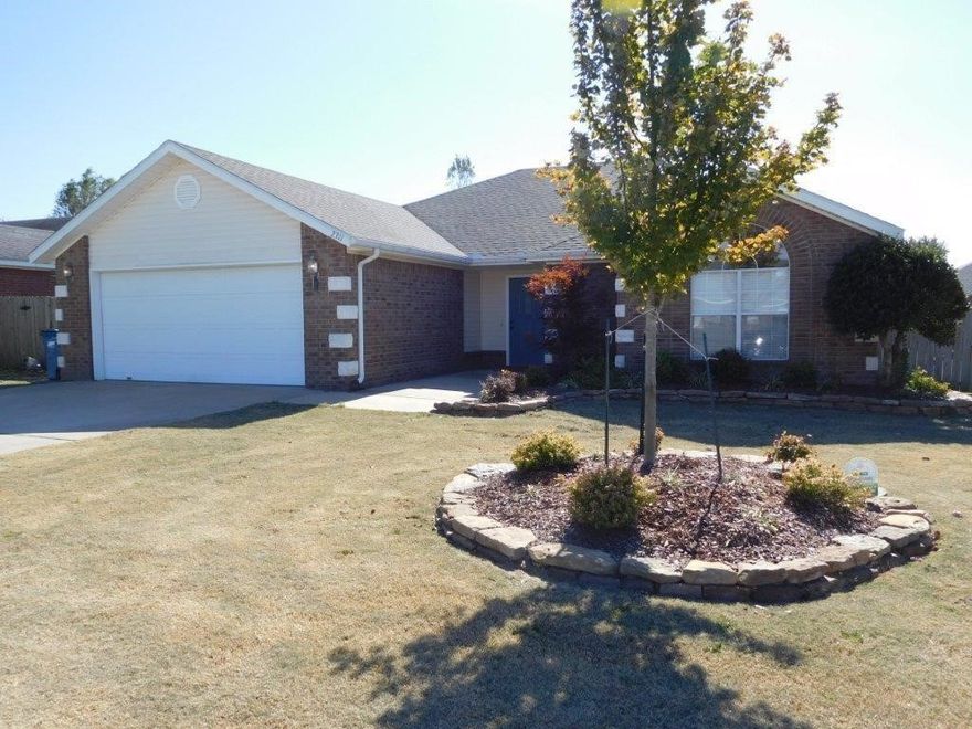 Spacious 3 bed 2 bath home located just minutes from everything Downtown Bentonville has to offer! This home features multiple amenities including wood flooring, double vanity in the master as well as a Jacuzzi tub, large privacy fenced yard and much more!