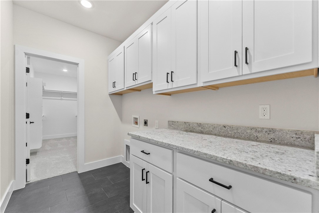 DIAMOND ESTATES PH V-CENTERTON - Residential