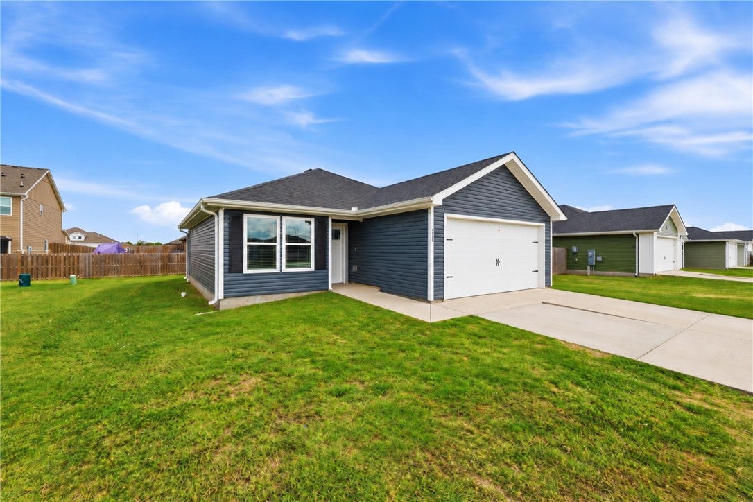 805 Parrot Lane