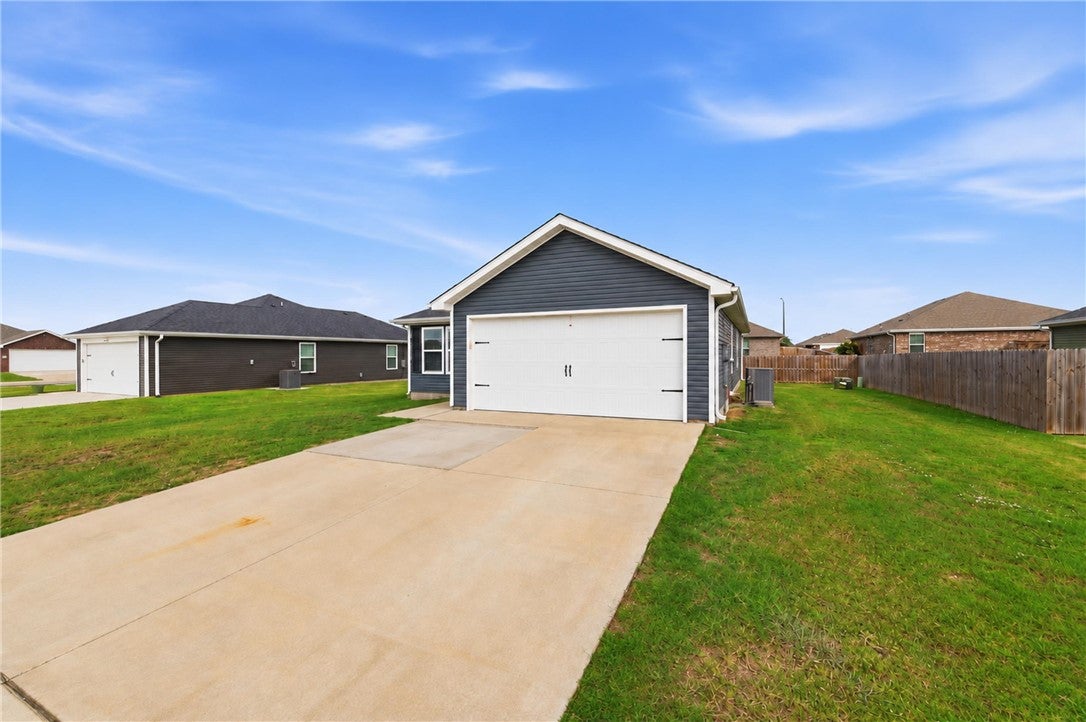 805 Parrot Lane