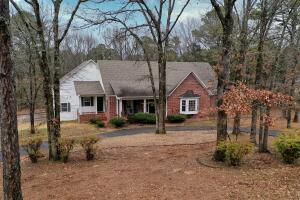 3800 SF / 4/3.5, bonus room over garage, updated master suite, dining room, second living room or office