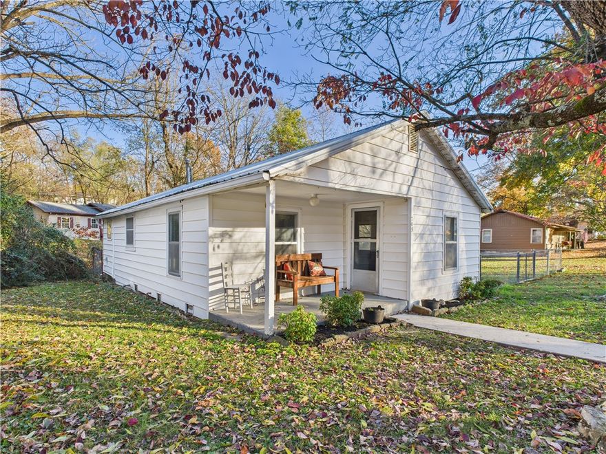 Discover this move-in-ready 2 bed, 1 bath home offering 792 sq ft of easy living at 705 N. Oak, Harrison, AR. Recent updates give it a fresh feel, with laminate flooring, vinyl siding, and central heat & air for year-round comfort. Enjoy the fully fenced back yard, plus a detached carport and workshop—perfect for storage, hobbies, or projects. Whether you're a first-time buyer, downsizing, or investing, this affordable and well-kept property is one you won’t want to miss!