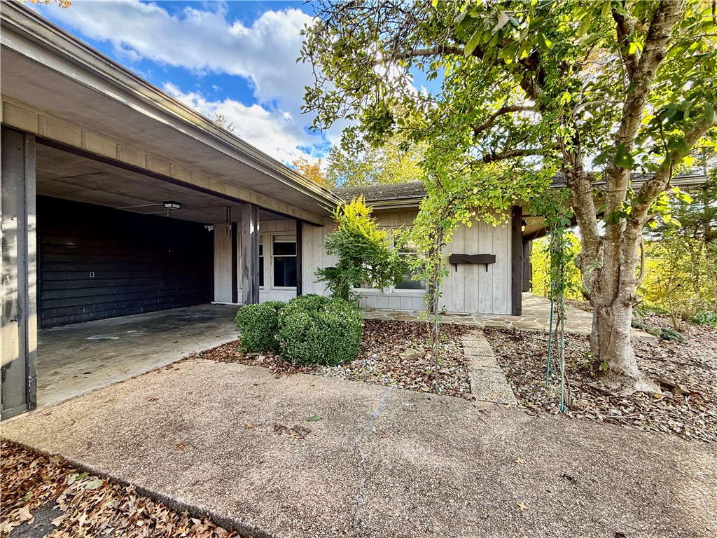 Shakespeare Courts Bvv - Residential Lease