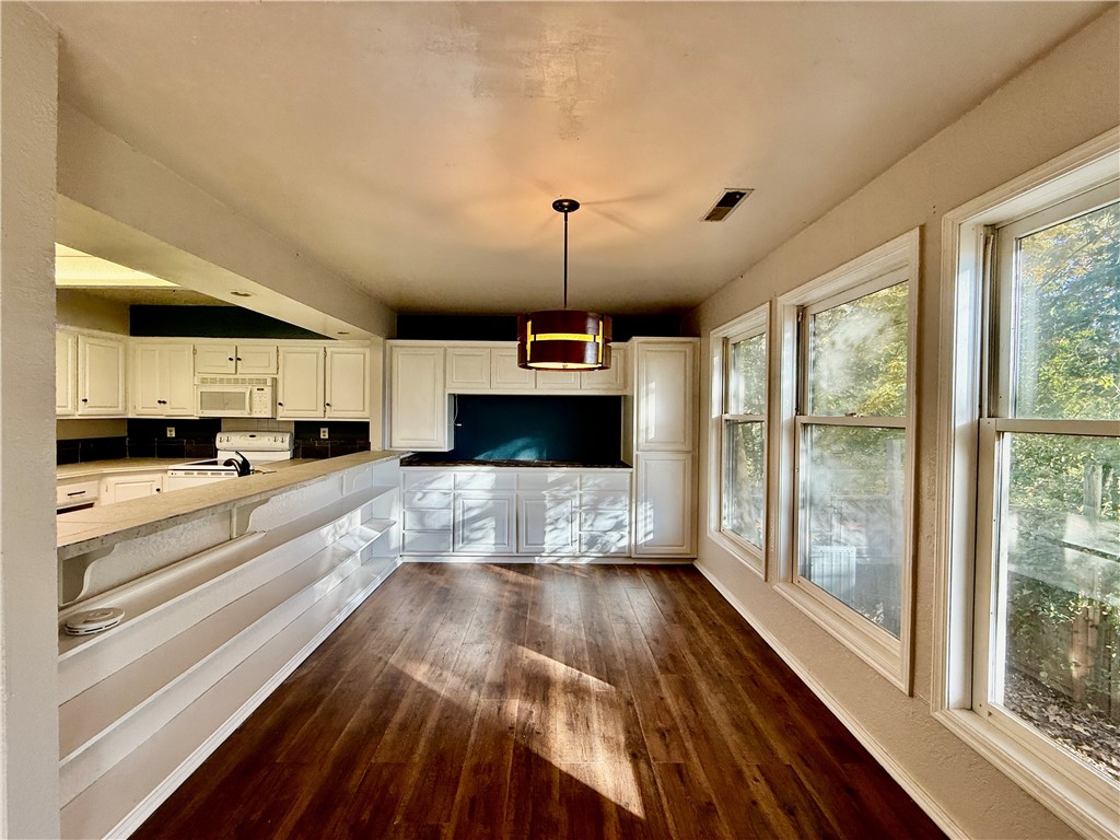 Shakespeare Courts Bvv - Residential Lease