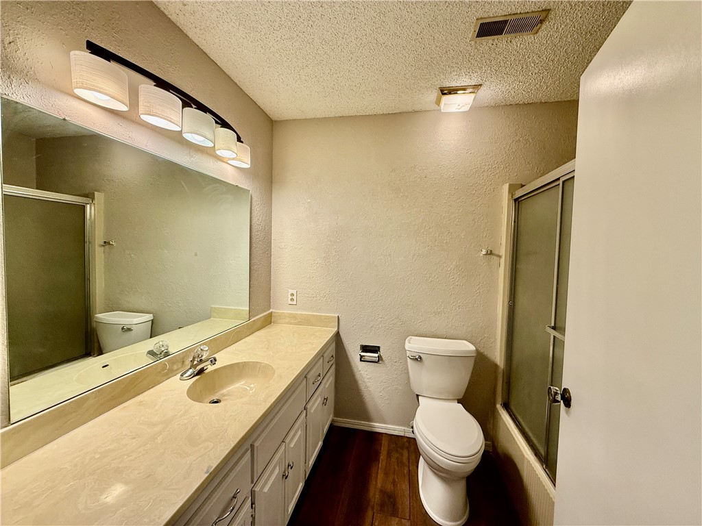 Shakespeare Courts Bvv - Residential Lease