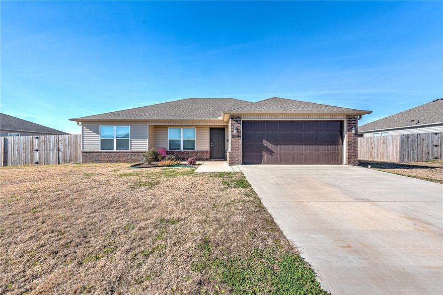 Check out this “like new” home in Pea Ridge that is priced to sell! Seller is offering a home warranty. This home has a full fenced flat back yard, large open living room, 3 bedrooms/ 2 bathrooms, and is a blank slate for a new buyer! The Main suite is very spacious with over-sized walk-in closet. It is complete w/ craftsman cabinetry, LED lighting, and LVP flooring. Move in ready!