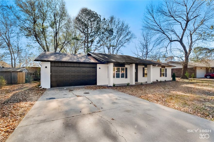 Spacious and fully furnished, Turtle Creek Casa is a 4-bedroom, 2-bath home in Rogers that comfortably sleeps up to 10 guests and offers easy access to the Razorback Greenway, Downtown Rogers, and Northwest Arkansas attractions. This single-level home features an open-concept living area, fully stocked kitchen, smart TVs, private patio, and garage space ideal for parking or bike storage. Month-to-month rentals are available beginning July 1st, making it a great option for temporary housing, relocations, or extended stays. Pets are negotiable.