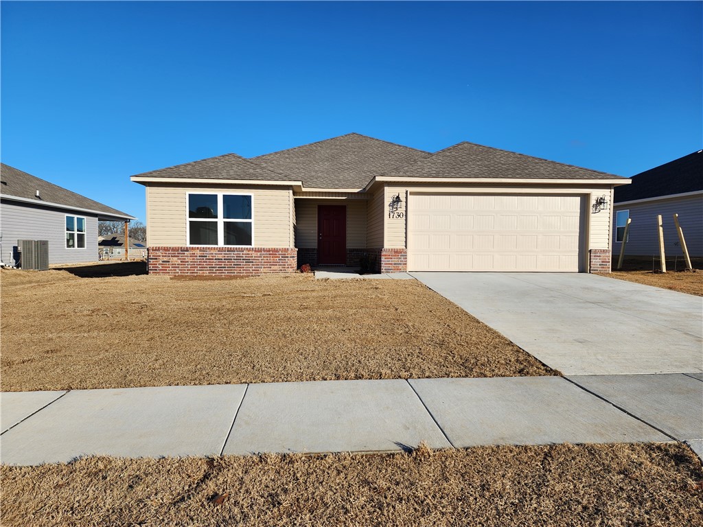 Prime Location: Nestled close to the upcoming Centerton Community Center.
Schools: Located close to Gamble Elementary and Bentonville West High School.
Modern Open Layout: Designed for comfort and easy living.
Pet-Friendly: Near parks and dog parks for outdoor fun.