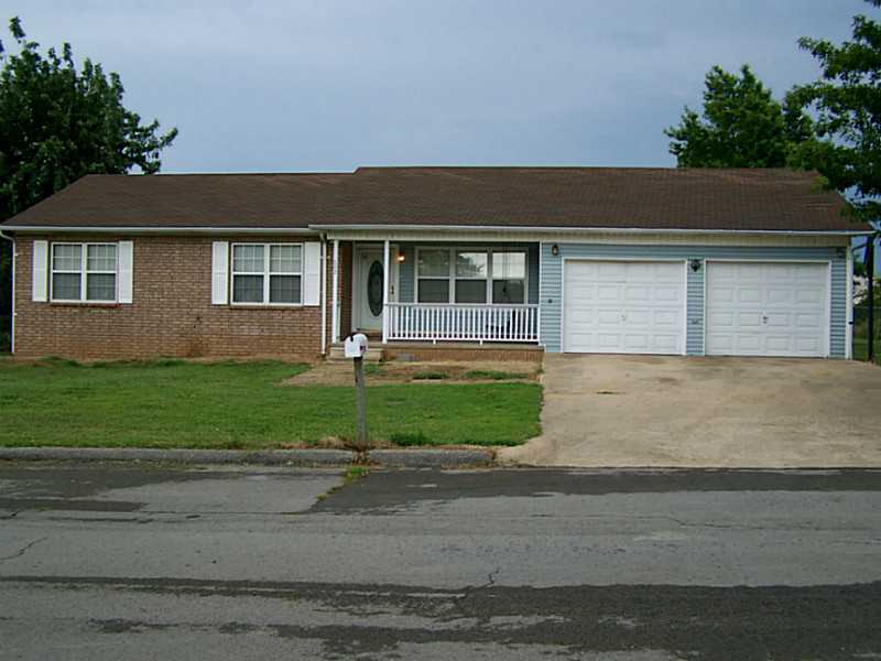 Established subdivision w/ mature trees and fenced backyard. New carpet, paint, appliances & water heater. Big lot at the end of a cul-de-sac street. Ready to move in. MOTIVATED SELLER BRING OFFER!!