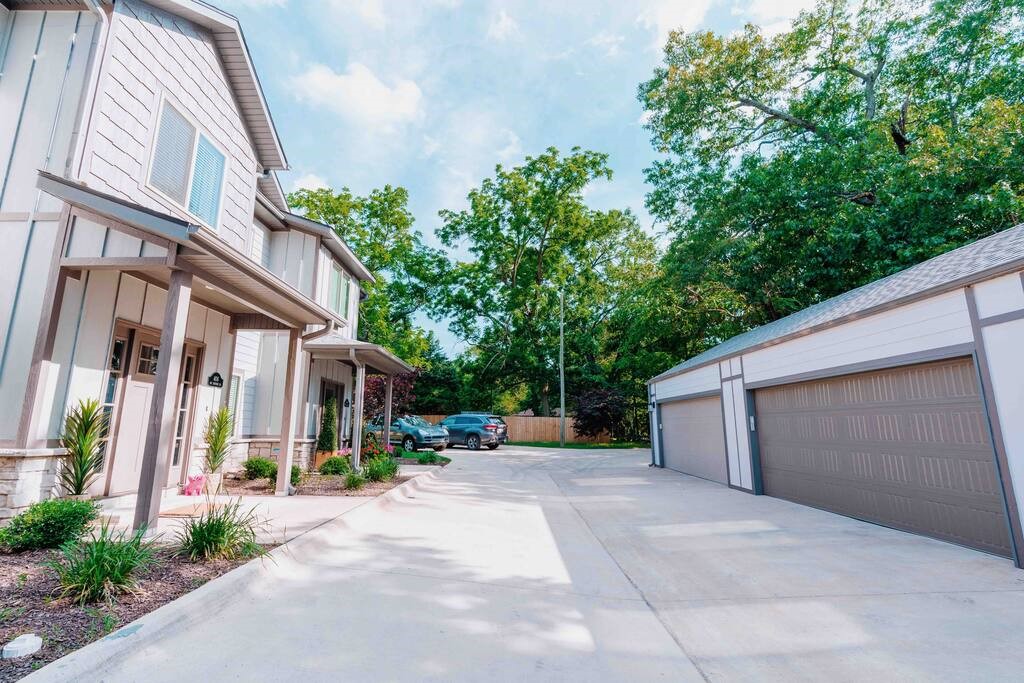 5TH N DICKSON TOWNHOUSES HPR-BENTONVILLE - Residential Lease