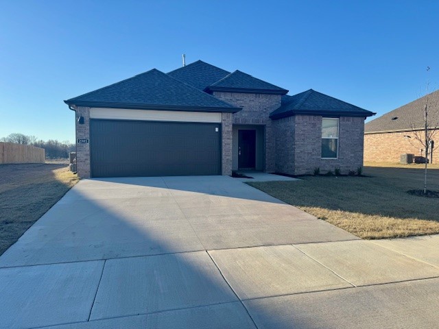 Brand new cozy 3 bedroom, 2 bath single family home near Pea Ridge schools. Upgrades galore to include quartz countertops, tile backsplash & stainless steele appliances. LVP flooring and faux wood blinds throughout. Master bath has a convenient walk-in-shower. You won't want to miss this one!