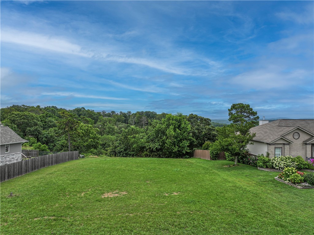 uilding lot in Holiday Island's newest development. Amazing mountain views, and walking distance to shopping and dining. Public water and sewer.