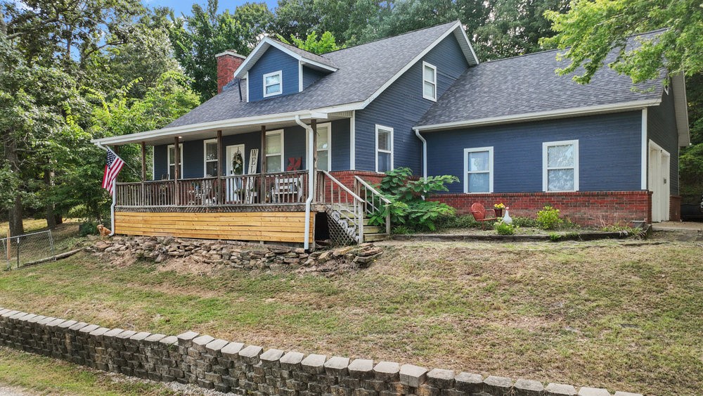 This recently updated 5-bedroom, 2.5-bath home combines modern style with spacious living, all set on a beautiful 5-acre property. Inside, fresh updates enhance the open living areas, including a stylish kitchen with ample storage and a private primary suite with a large ensuite bath. Four additional bedrooms provide plenty of space for family, guests, or home offices. A standout feature is the impressive 80' x 38' four-bay commercial shop, complete with office spaceāideal for business use, storage, or large-scale projects.
The acreage offers endless opportunities for outdoor activities, hobby farming, or simply enjoying the privacy of country living, all while being move-in ready with thoughtful updates throughout.