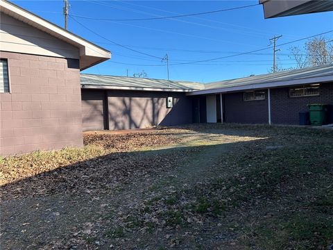 Photo of 2721 S Arkansas Avenue, Russellville, AR 72801 (MLS # 1335670)