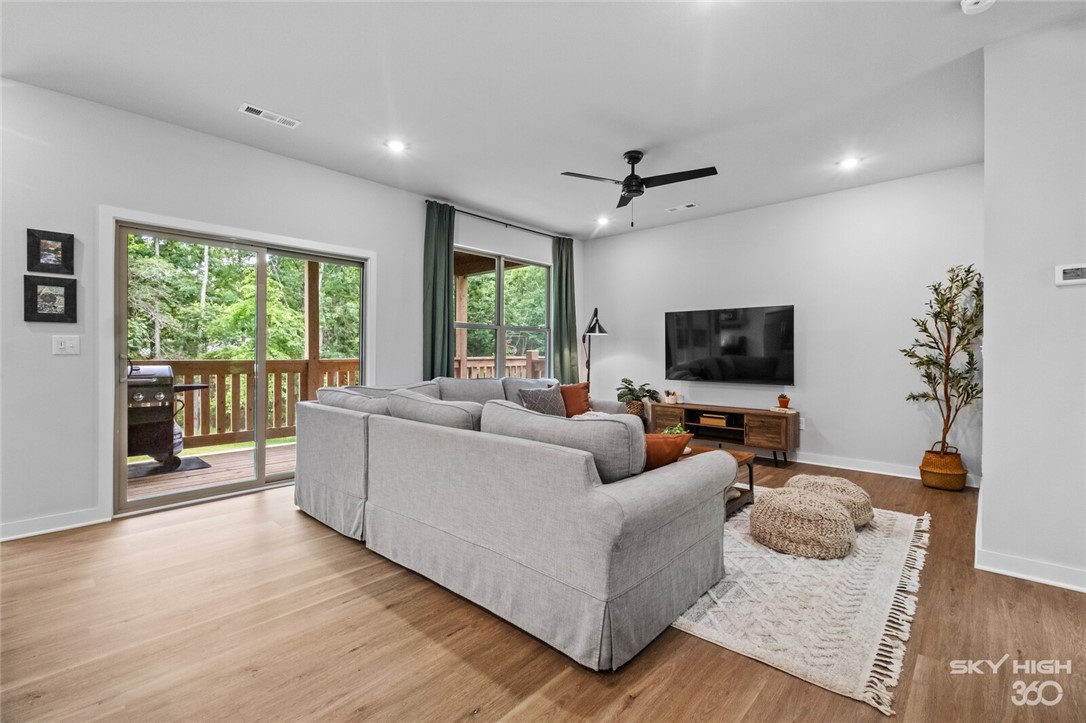 Rugby Sub Bvv - Residential Lease