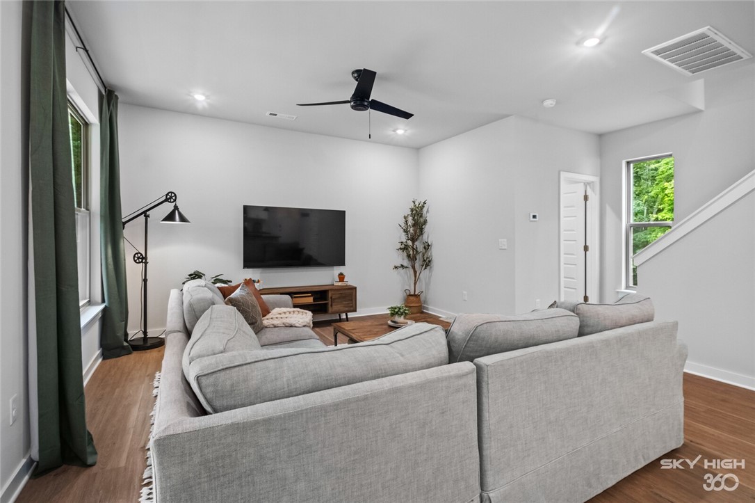 Rugby Sub Bvv - Residential Lease