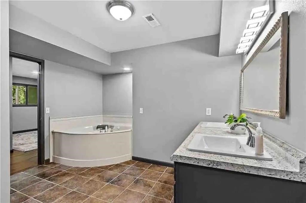 Harlow Sub Bvv - Residential Lease