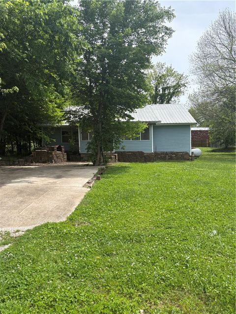 Photo of 1110 W holt, Lincoln, AR 72744 (MLS # 1344845)