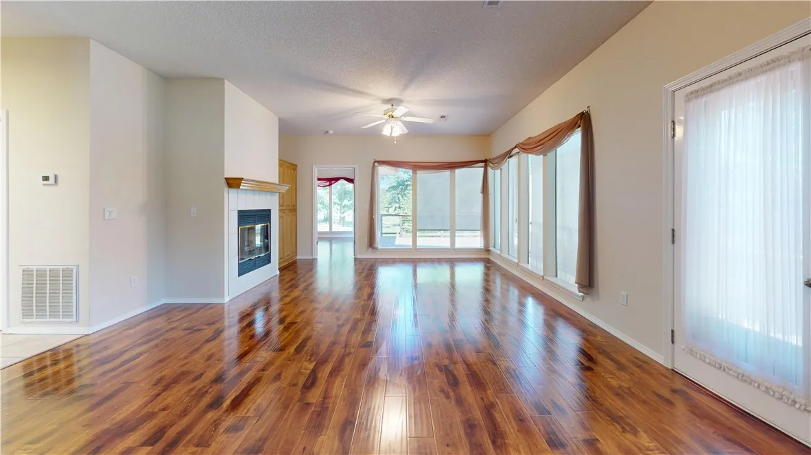 Bella Vista, Arkansas 72715, United States, 3 Bedrooms Bedrooms, ,2 BathroomsBathrooms,Residential,Pending,182727