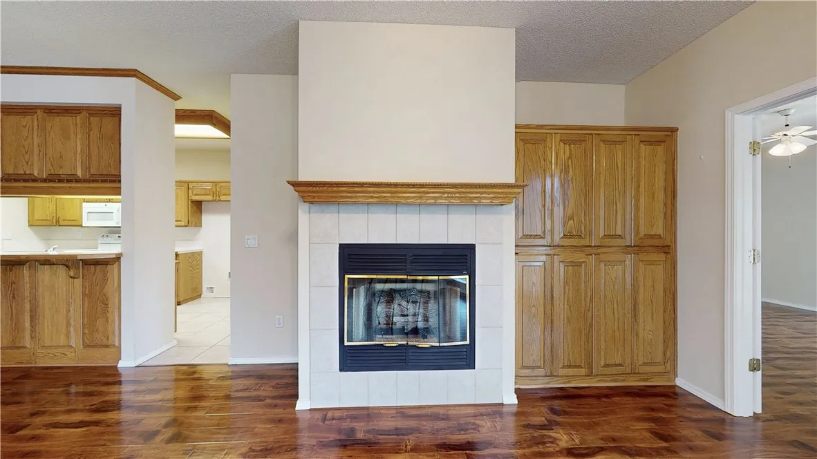 Bella Vista, Arkansas 72715, United States, 3 Bedrooms Bedrooms, ,2 BathroomsBathrooms,Residential,Pending,182727