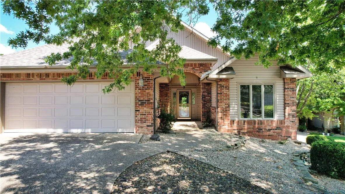 Bella Vista, Arkansas 72715, United States, 3 Bedrooms Bedrooms, ,2 BathroomsBathrooms,Residential,Pending,182727