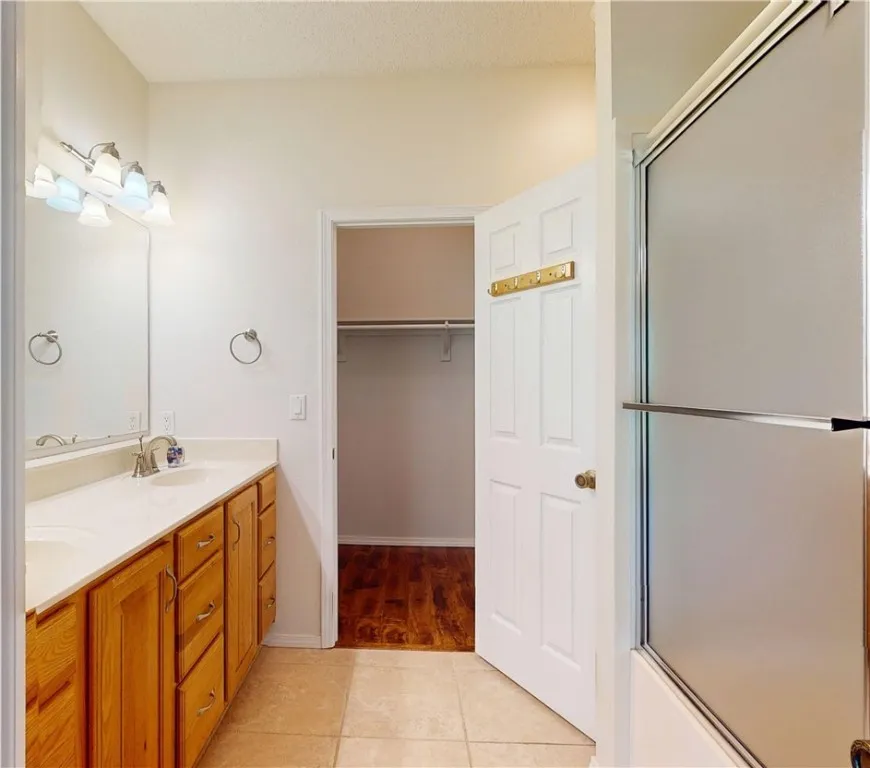 Bella Vista, Arkansas 72715, United States, 3 Bedrooms Bedrooms, ,2 BathroomsBathrooms,Residential,Pending,182727