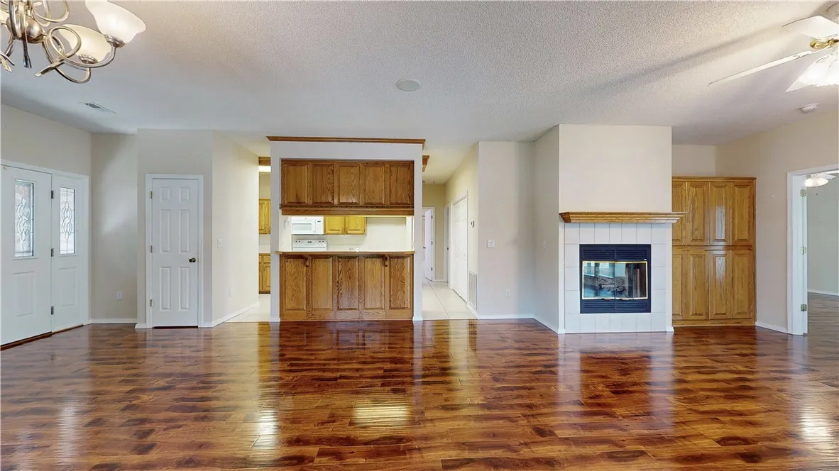 Bella Vista, Arkansas 72715, United States, 3 Bedrooms Bedrooms, ,2 BathroomsBathrooms,Residential,Pending,182727