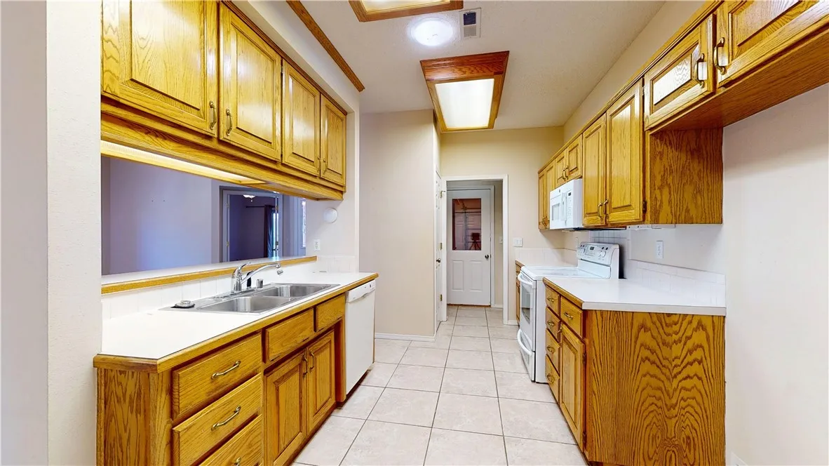 Bella Vista, Arkansas 72715, United States, 3 Bedrooms Bedrooms, ,2 BathroomsBathrooms,Residential,Pending,182727