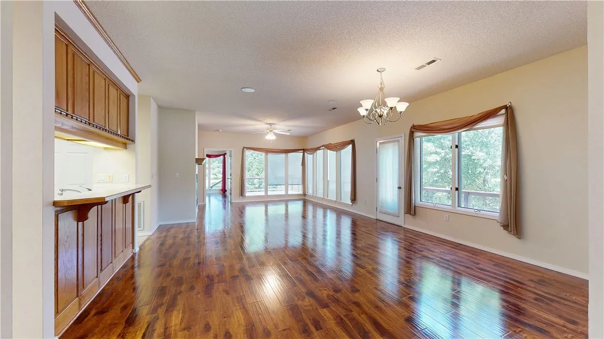 Bella Vista, Arkansas 72715, United States, 3 Bedrooms Bedrooms, ,2 BathroomsBathrooms,Residential,Pending,182727