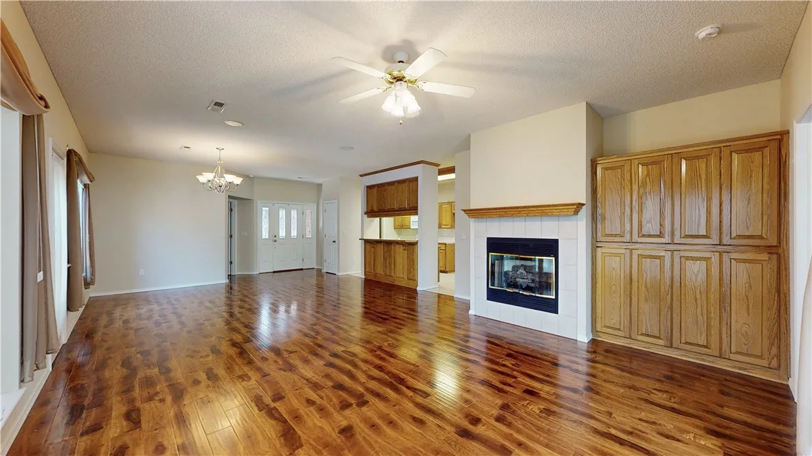 Bella Vista, Arkansas 72715, United States, 3 Bedrooms Bedrooms, ,2 BathroomsBathrooms,Residential,Pending,182727