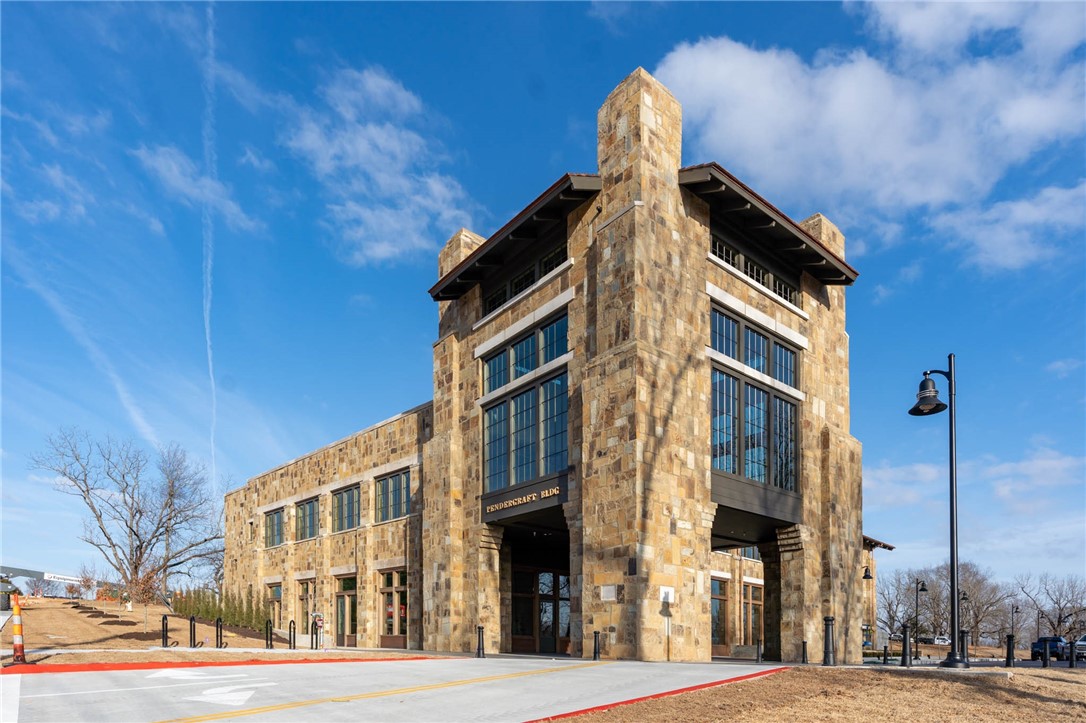 Fayetteville Outlots - Commercial Lease