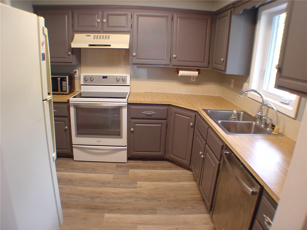 Brompton Courts Bvv - Residential Lease