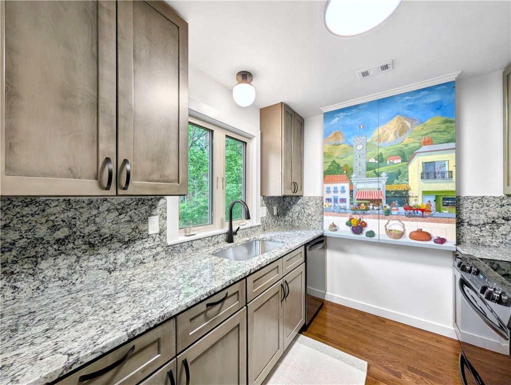 Townhouse Tct 3 A/K/A Drake Court Bvv - Residential