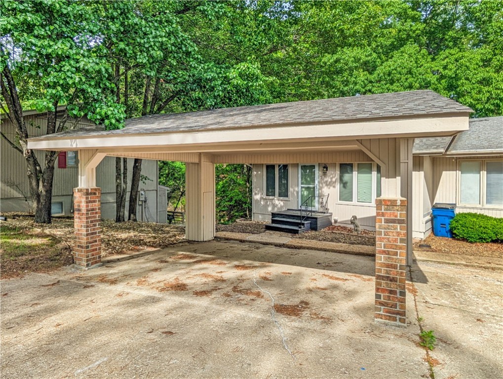 Townhouse Tct 3 A/K/A Drake Court Bvv - Residential