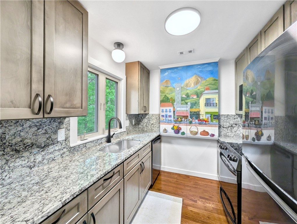 Townhouse Tct 3 A/K/A Drake Court Bvv - Residential