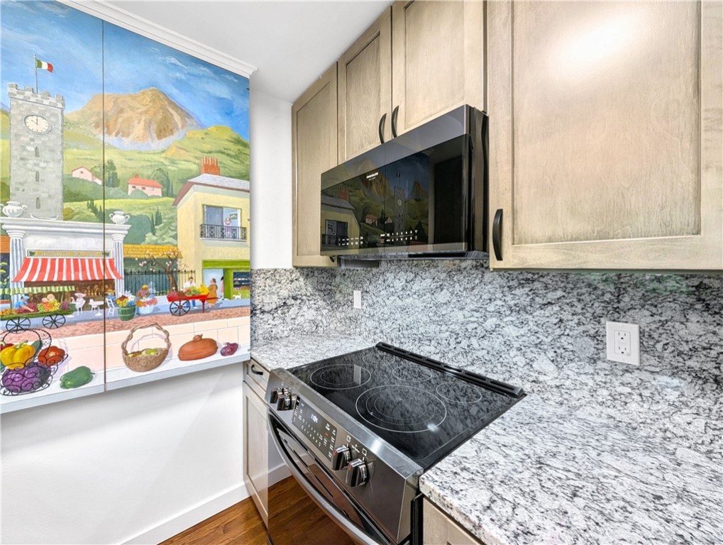 Townhouse Tct 3 A/K/A Drake Court Bvv - Residential