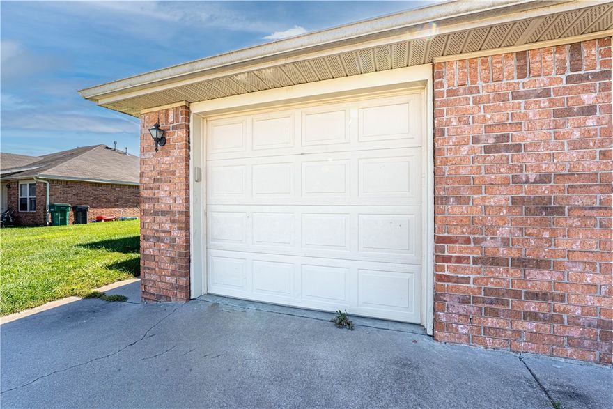 Experience Rogers living at 420 E Southern Trace Dr. The Plantation location in Rogers has much to offer