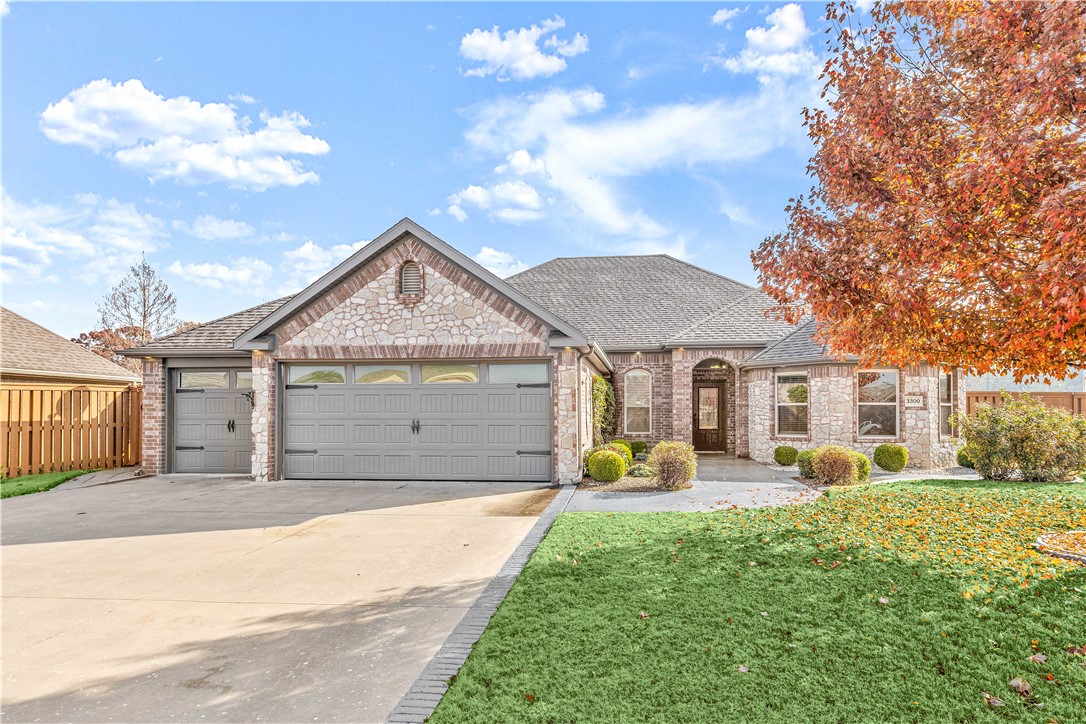 Very well cared for and maintained one owner custom home in the highly desired Highland Park subdivision! Just a short walk down the street to get onto Coler Creek biking trail, as well as Elm Tree Elementary and Ardis Ann Middle School. 3 minutes from Walmart Home office and downtown Bentonville. Custom cabinetry with soft close hinges and drawers, mood lighting in crown molding and above and underneath cabinetry, hardwood in master bedroom and in all high traffic areas. Seller giving a $3,000 allowance for new carpet! Washer, dryer, and refrigerator convey! Immaculate landscaping in front and back. Gas log fireplace with blower and autopilot. 3 car garage is 100% insulated. Storm shelter out back. 13,000-15,000 watt generator included on side of house. Canāt beat this location!