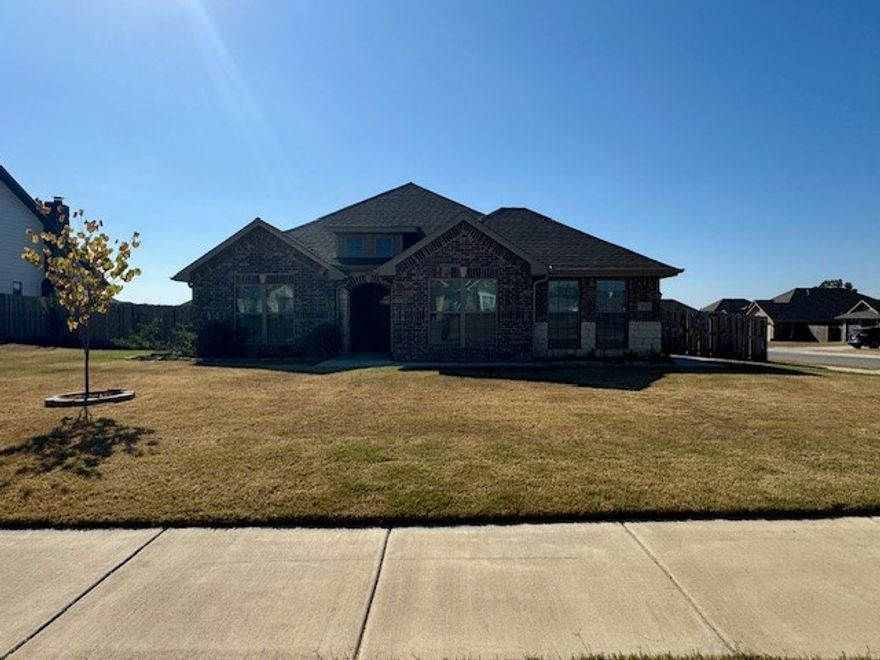 This stunning 4 bed, 2 bath home offers modern luxury in a prime Centerton location. Enjoy spacious living areas, a well-appointed kitchen, and a 2-car garage. With features like an open-concept floor plan, master suite with a private bathroom, Bentonville schools, easy access to nearby amenities, parks & recreation where you can enjoy outdoor activities and green spaces. Don't miss out on this amazing rental opportunity! Schedule a showing today to see this beautiful home in person.