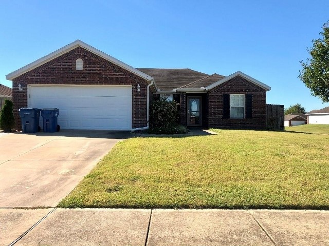 Move in Ready home on corner lot. Large back yard with wood privacy fence. Carpet in bedrooms, stainless appliances in kitchen. Owner will allow one pet - there is a $500 non-refundable pet deposit and owner does not allow cats.