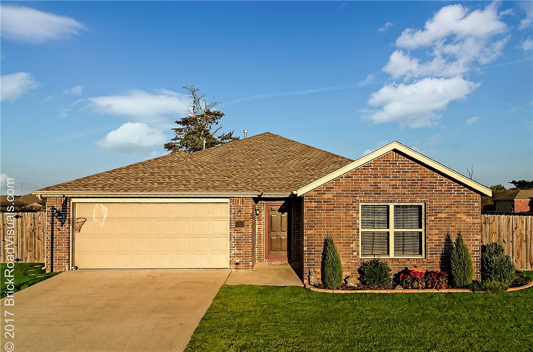 Welcome home! This well-maintained home has a great location with a short commute to Walmart HQ, I-49 and everything Bentonville and Centerton have to offer. Enjoy a landscaped corner lot with a large fenced in backyard, split floor plan and electric fireplace. See it before it's gone!